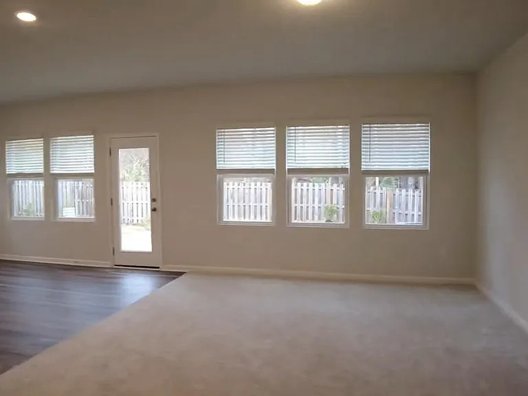 806 McKenzie Park Ter — Photo 37