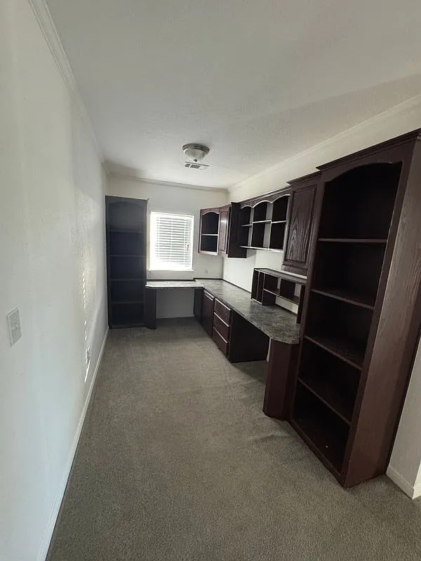 4 bed, 3.0 bath, 2800 sqft, $2,500 — Photo 1