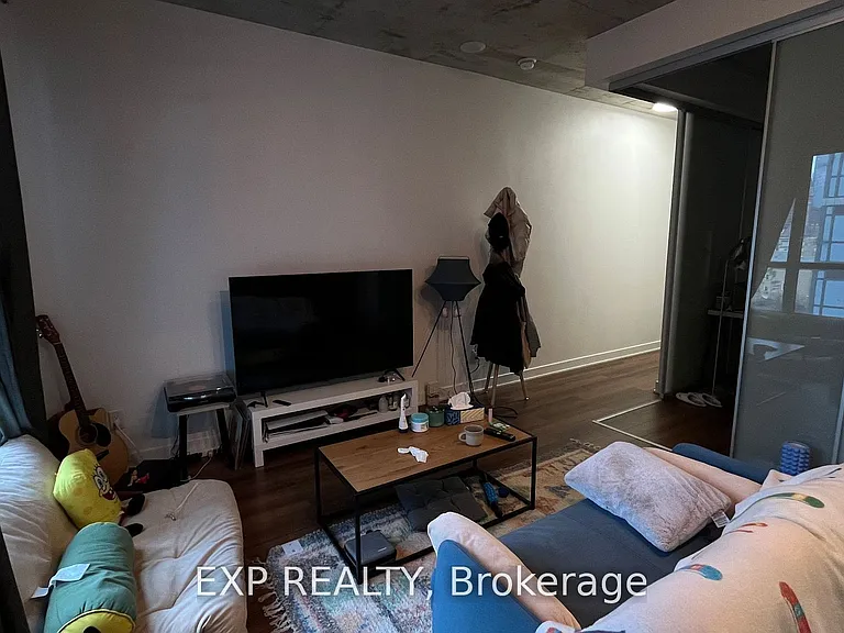 210 Simcoe St #902 — Photo 4