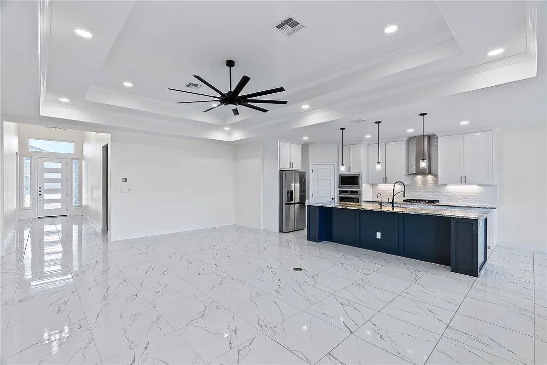 4 bed, 3.0 bath, 2338 sqft, $3,000 — Photo 4