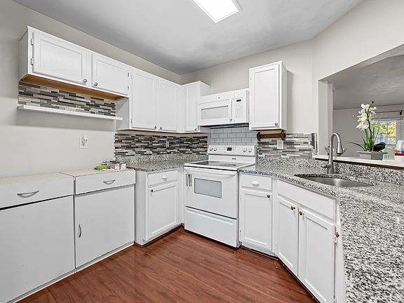 2nd image of 139 Gentlebrook Rd