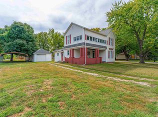 207 E Douglas St, Greenview, IL 62642