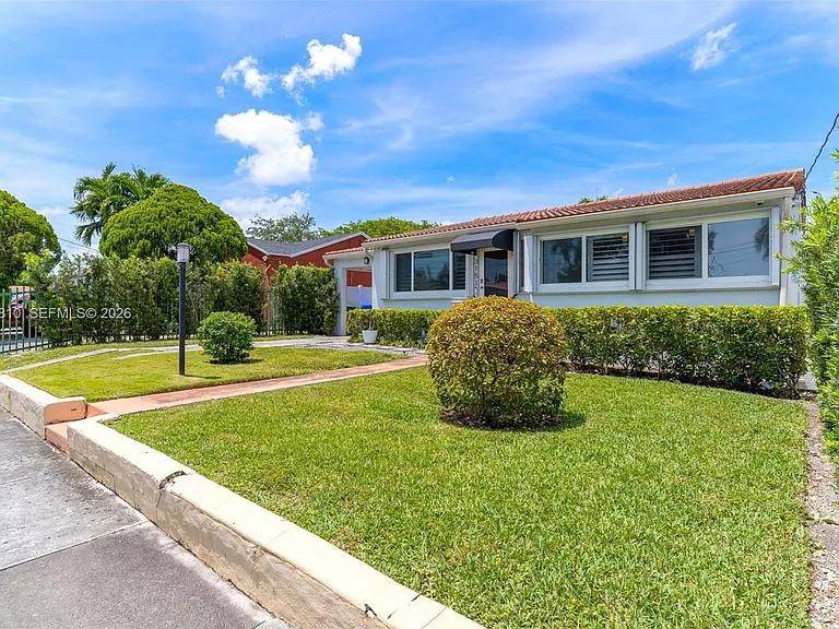 3151 NW Flagler Ter — Photo 39