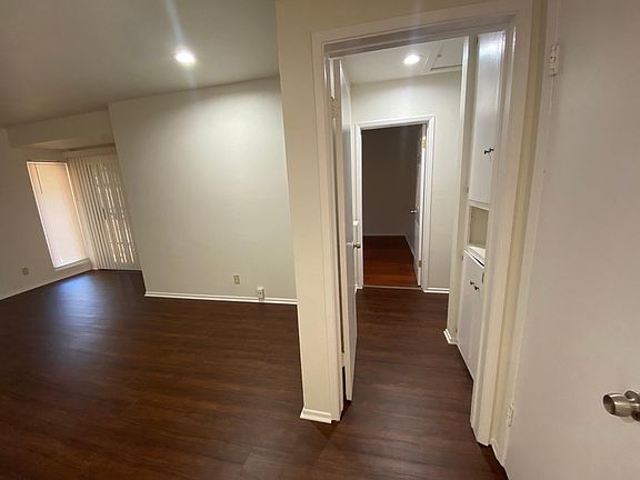5th image of 10703 S Van Ness Ave #2