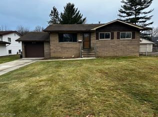 23939 Fairlawn Dr, North Olmsted, OH 44070