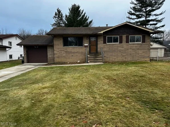 23939 Fairlawn Dr, North Olmsted, OH 44070