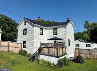 810 S George St, Charles Town, WV 25414