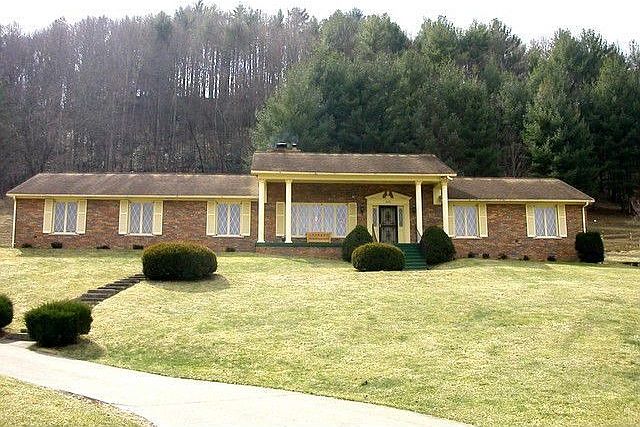 1st image of 400 Blue Jay Dr