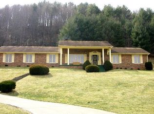 400 Blue Jay Dr, Beaver, WV 25813
