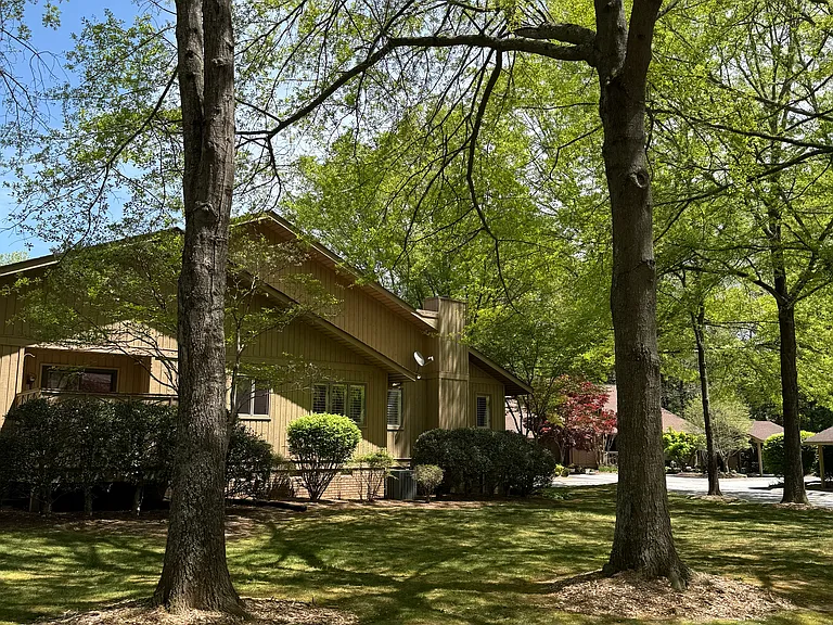 704 Red Oak Dr — Photo 9