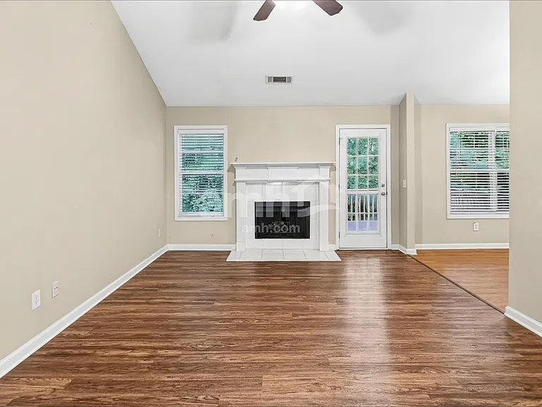 1954 Firelight Ln — Photo 7