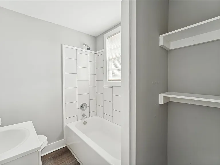 2120 E Gwinnett St — Photo 19