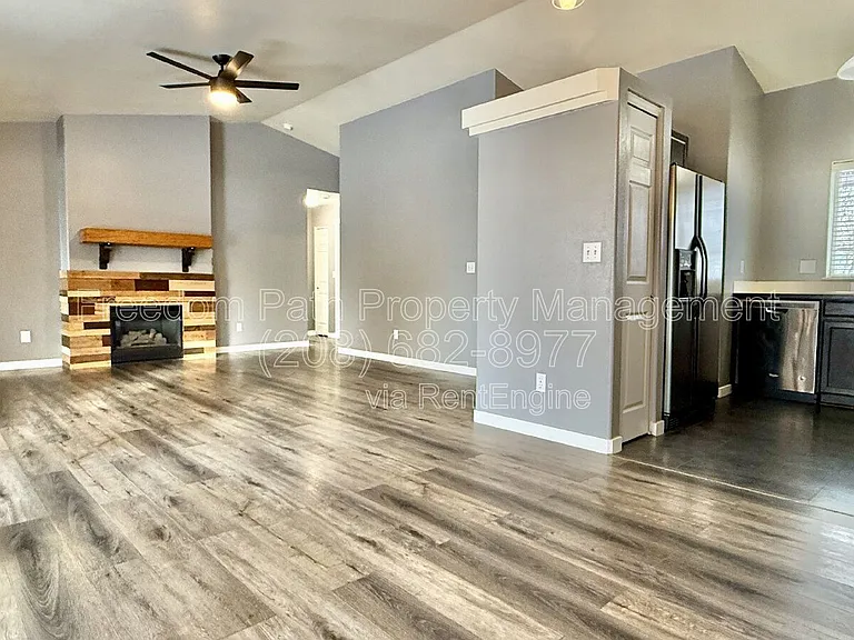 1382 W Tanager Ave — Photo 8