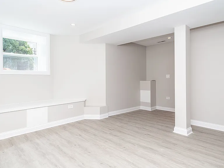 1840 N Saint Louis Ave #1 — Photo 21