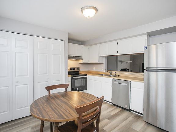 2nd image of 2829 Lake Forest Dr