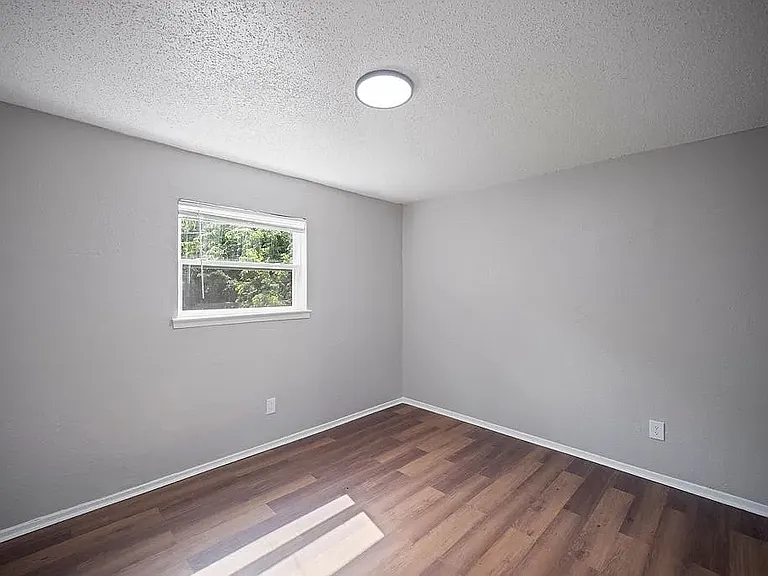 507 N Elm St — Photo 5