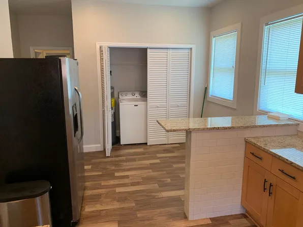 401 W Waldburg St, Savannah, GA 31401