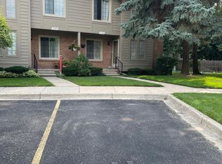 31522 Merriwood Park Dr, Livonia, MI 48152