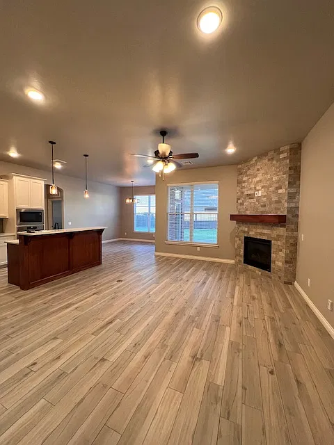 3 bed, 1872 sqft, $2,350 — Photo 3