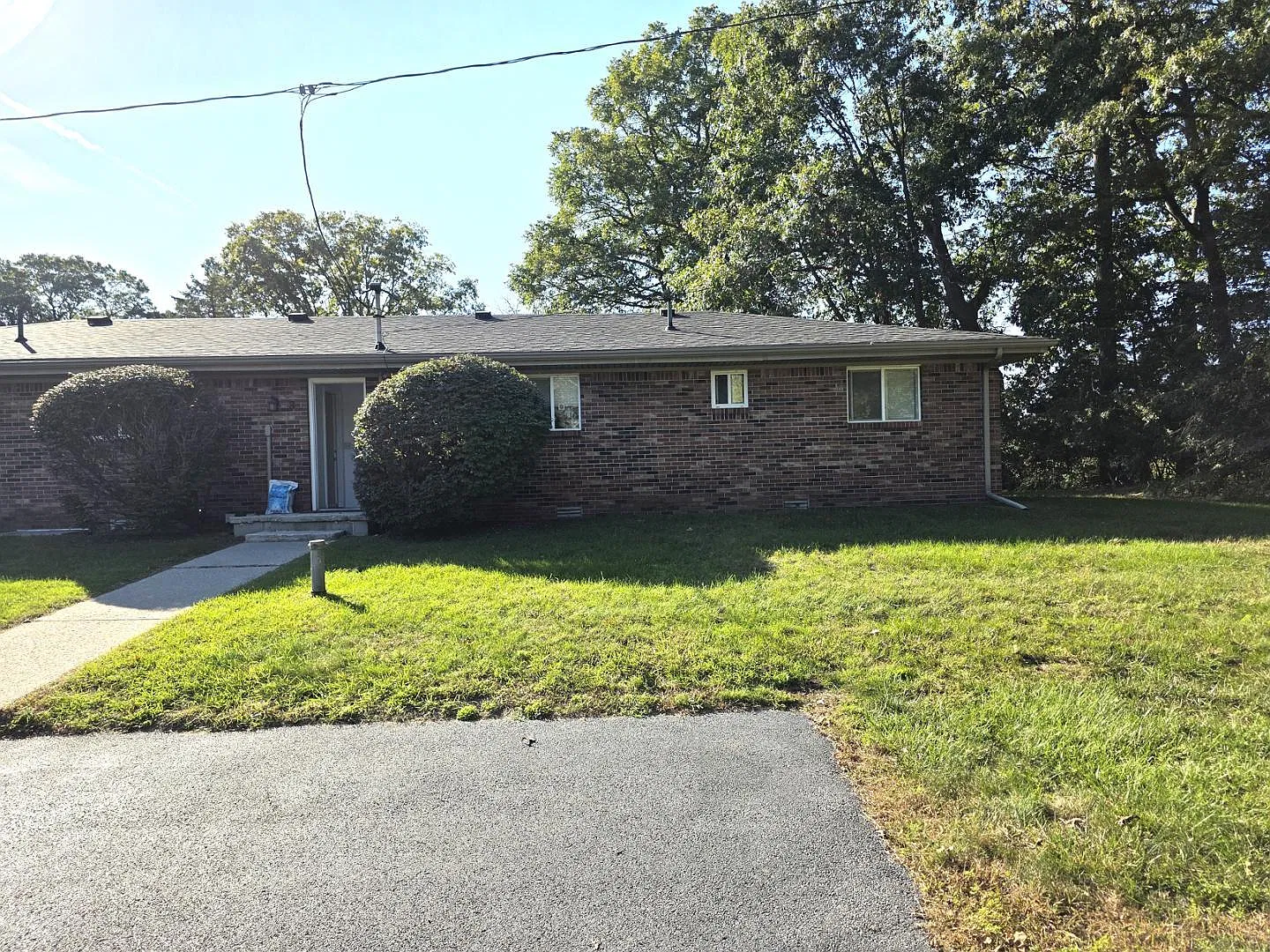 2 bed, 1.0 bath, 945 sqft, $850 — Photo 2