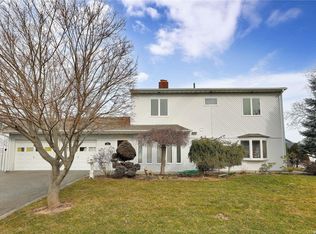 19 Pride Ln, Westbury, NY 11590