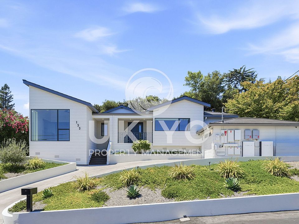 1st image of 133 Hilltop Cres #1
