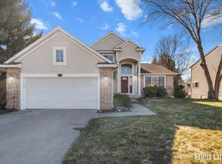 975 Dogwood Meadows Dr SE, Ada, MI