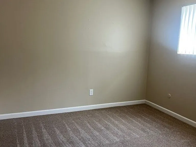 Leo's Apartments — Photo 11