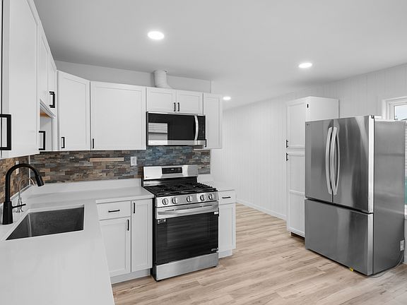 4th image of 401 Kenyon Ave