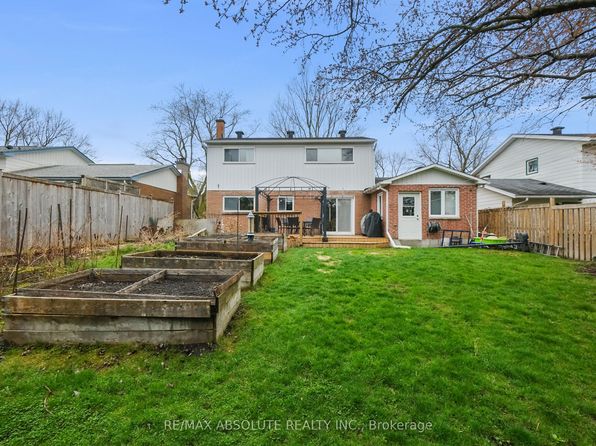 2342 Ogilvie Rd, Ottawa, ON K1J 7N6