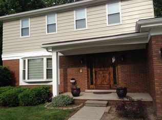 3769 Meadowbrook Dr, Troy, MI