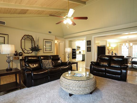 Open floor plan & fully furnished