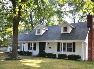 927 S Cavalier Dr, Springfield, MO 65802