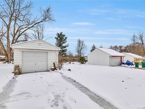 3rd image of 14808 James Ave