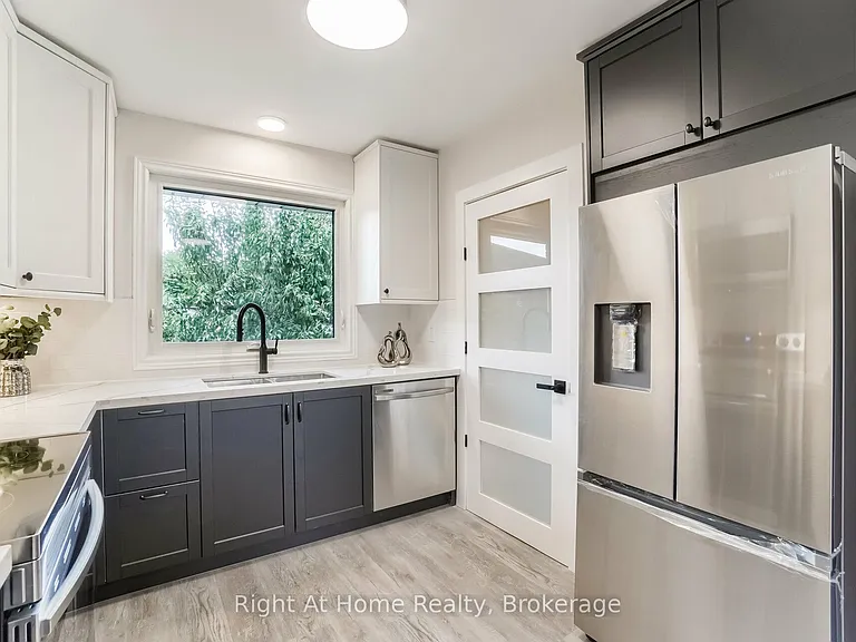 69 Heather Rd #UPPER LEVEL — Photo 10