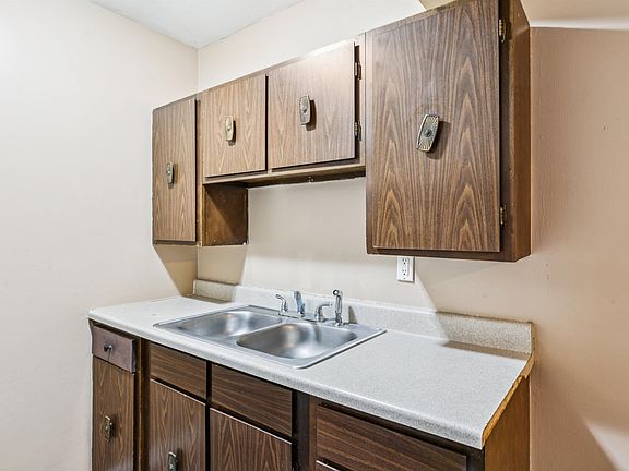 2nd image of 828 North St #11