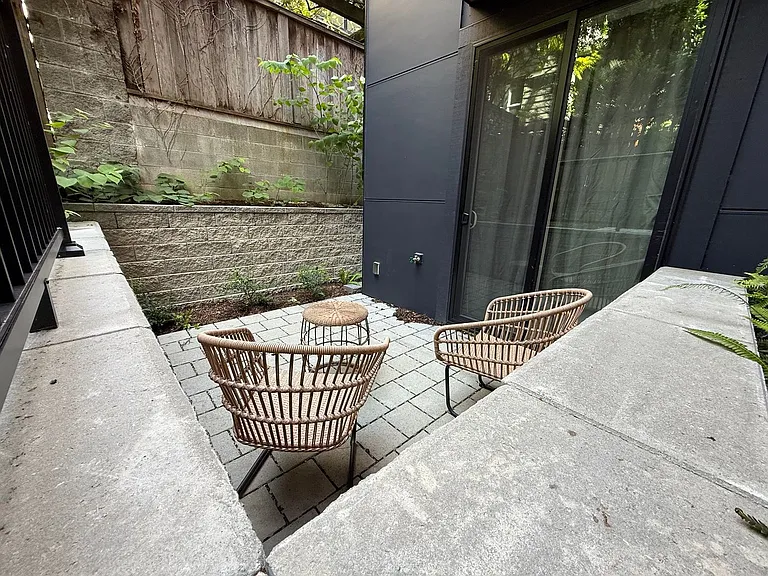 113 24th Ave E — Photo 3