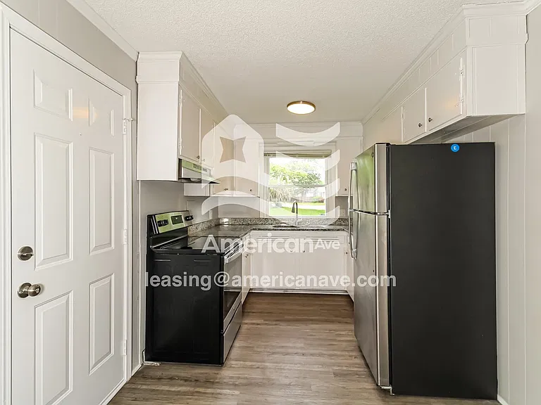 1176545_006_kitchen_13698757.jpg