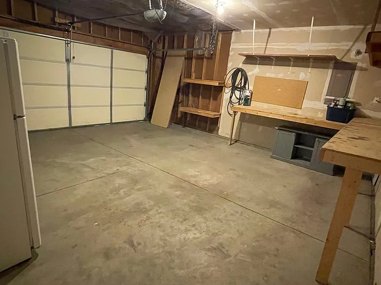 1210 Clover Ridge Ct — Photo 32