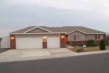 1st image of 906 Camas Pl