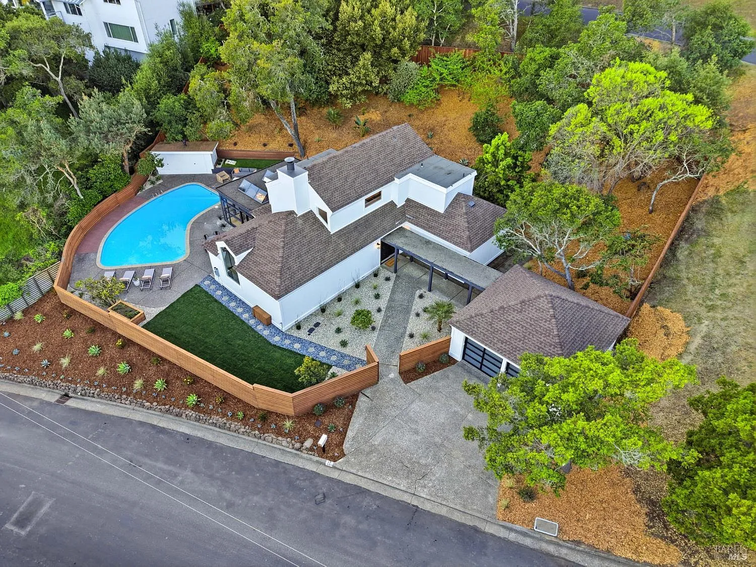 17 Overhill Road photo 1
