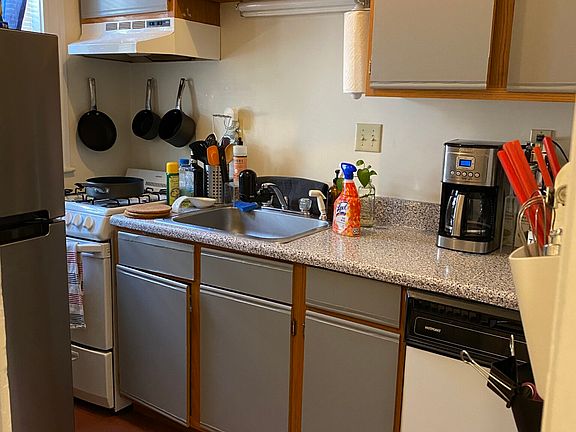 3rd image of 1842 Commonwealth Ave APT 15