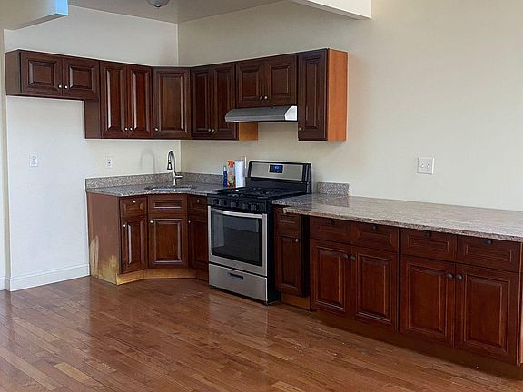 4th image of 605 Mead St Floor 2