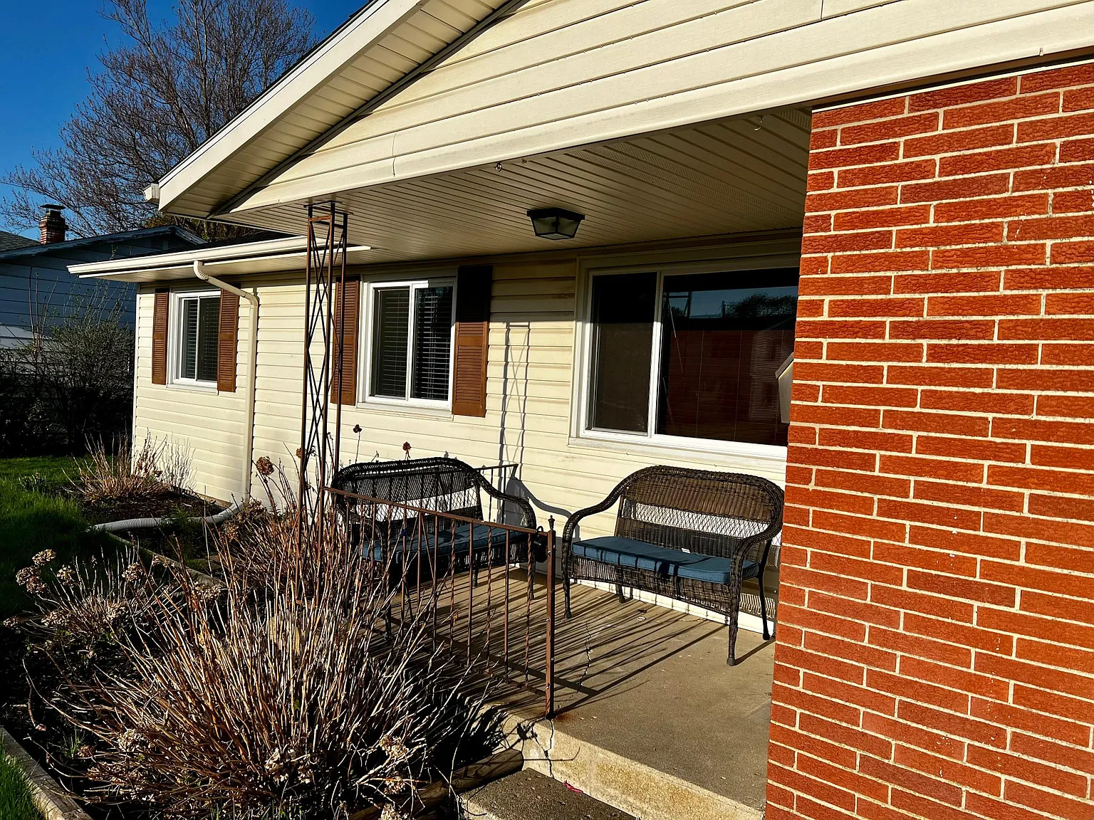 4 bed, 2200 sqft, $2,500 — Photo 2