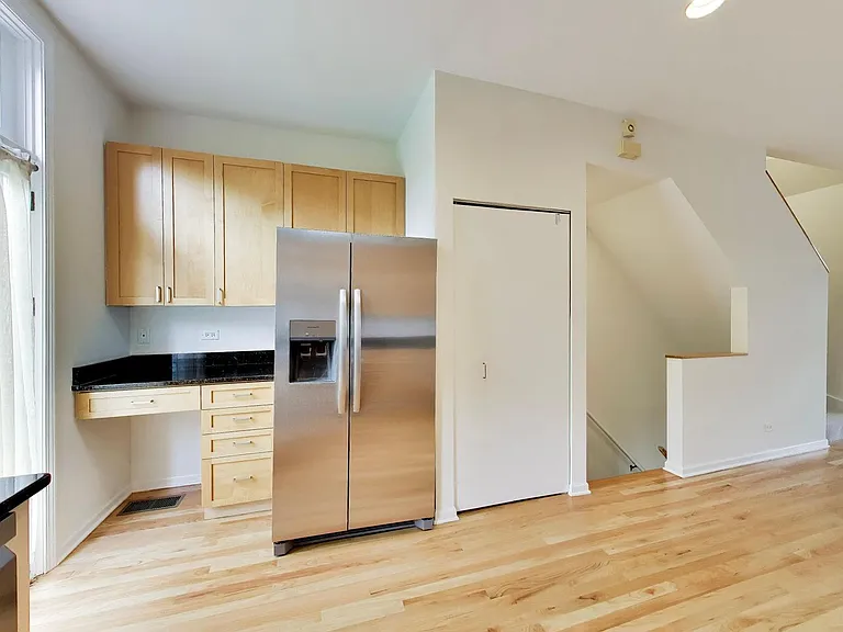 1806 W Argyle St #G — Photo 7