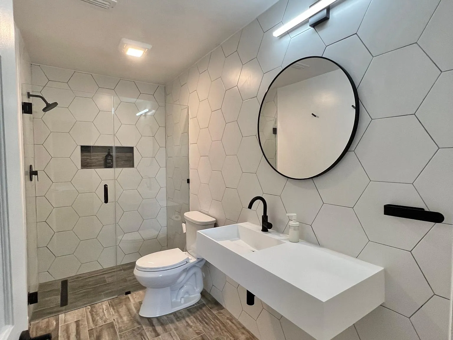1020 Villa Ln — Photo 3
