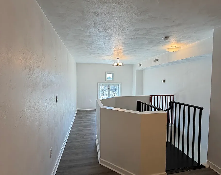 108 W Roanoke St