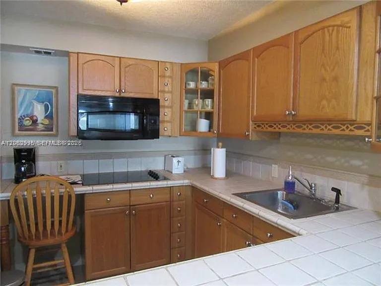 5701 Collins Avenue Cu #919 — Photo 8
