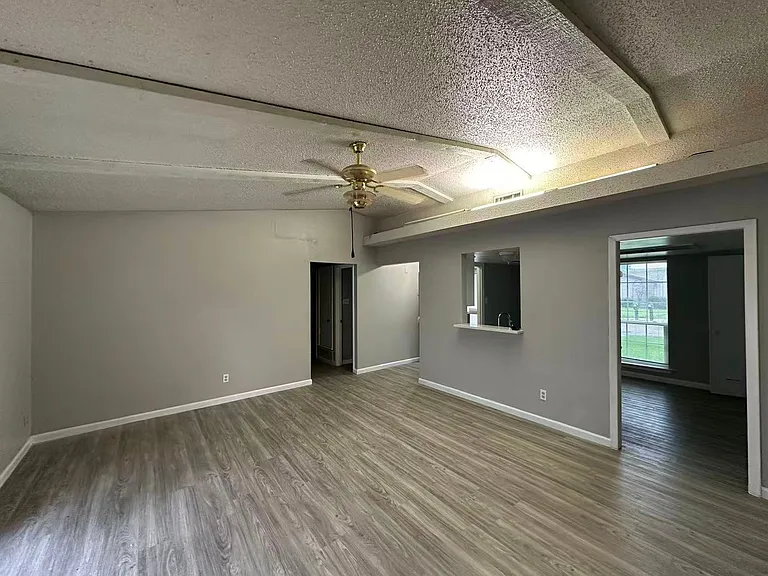 901 Wandering Way Dr — Photo 4