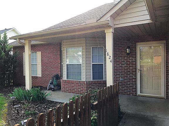 4th image of 1824 Hunters Hill Blvd